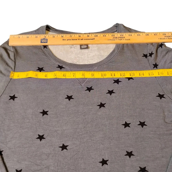 Chelsea and Theodore Gray Crew Neck Sweater, Large - Picture 6 of 8